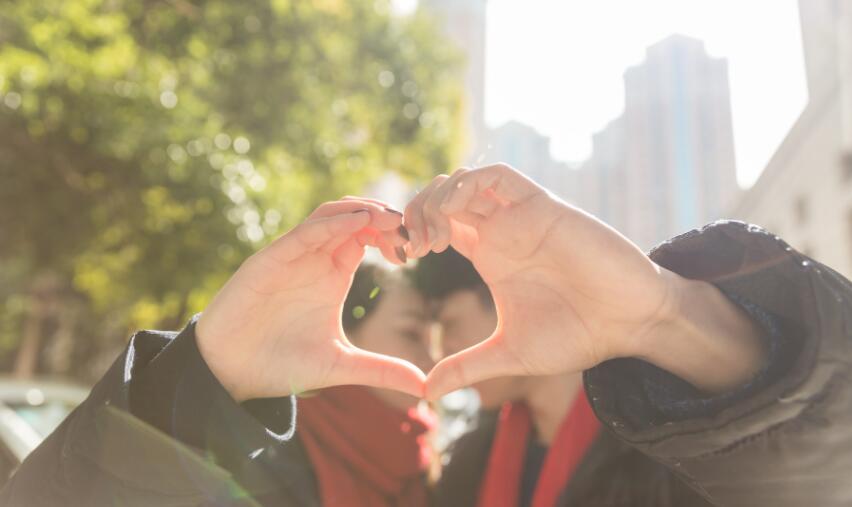描写大笑的优美句子文案