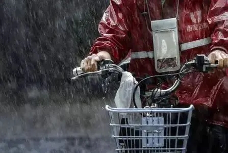 冒雨工作的赞美句子文案