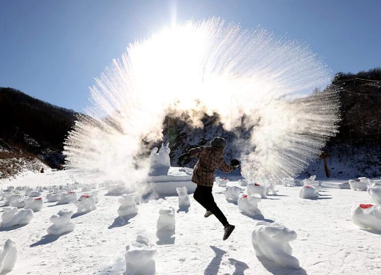 泼水成冰怎么发朋友圈