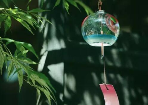 问候下雨天早安的简短句子文案