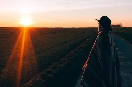 描写远行的心情句子文案