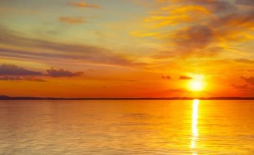 春天海边的诗句文案