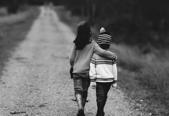 亲生姐妹情深的句子文案16字