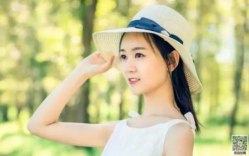 夸女生阳光开朗的句子文案