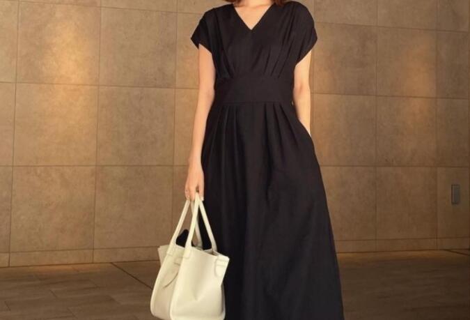 形容衣服款式和质感的句子文案