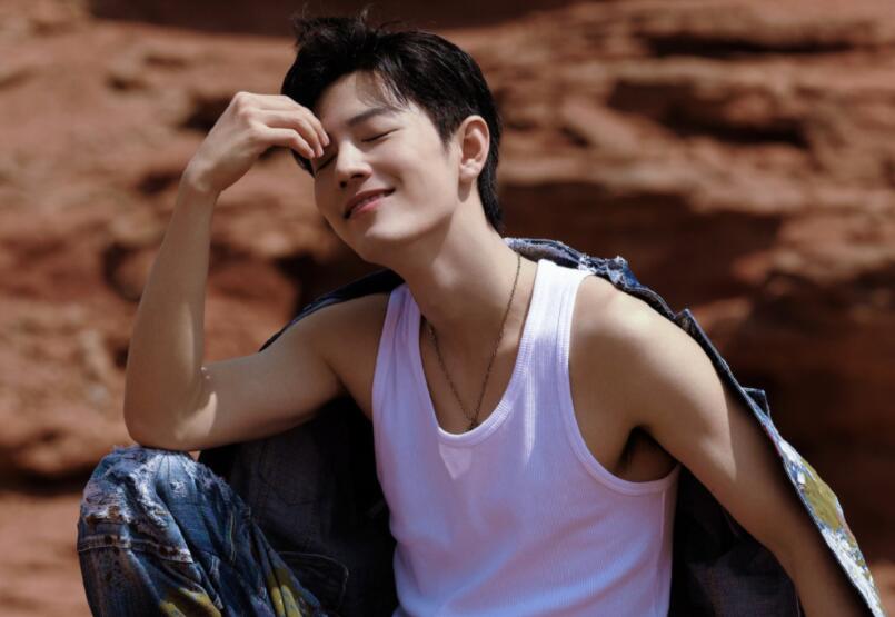 祝偶像星途璀璨的句子文案