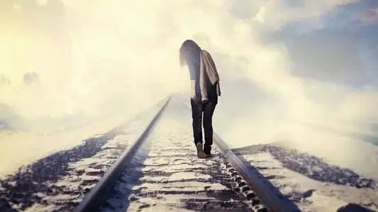 给背影唯美简短一句话