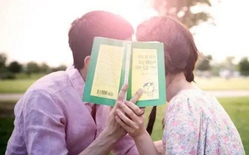 暗示想谈恋爱的句子文案简短