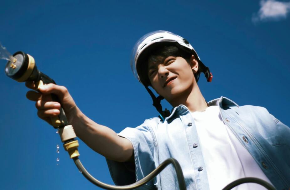 祝偶像星途璀璨的句子文案