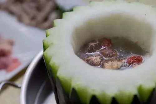 上火幽默搞笑的朋友圈说说文案