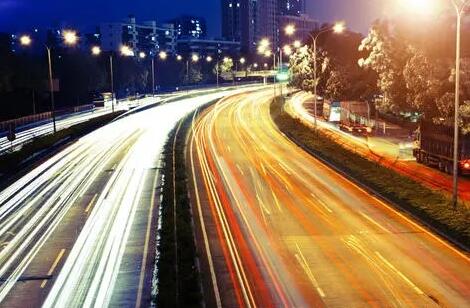 车来车往的夜晚的说说文案
