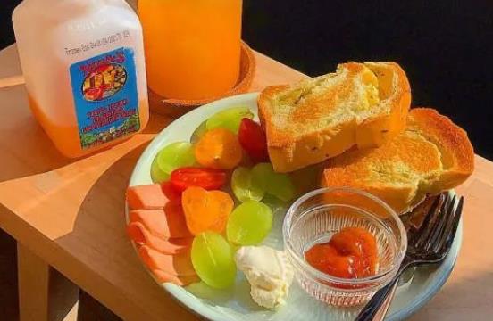 朋友圈晒零食的句子文案