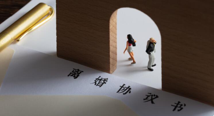 离婚整一年的句子文案说说