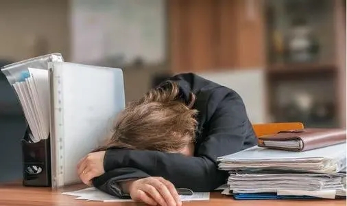 夜班难熬的幽默说说文案