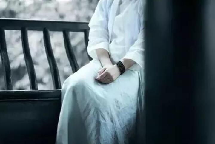 雨天品茶的唯美句子文案