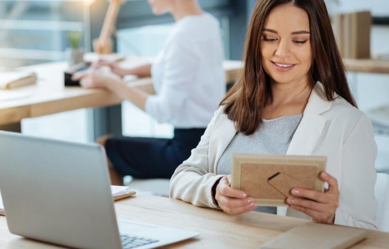 夸奖公司福利好的句子文案