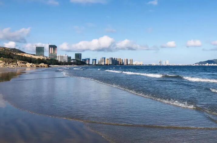 关于沙滩的诗句文案