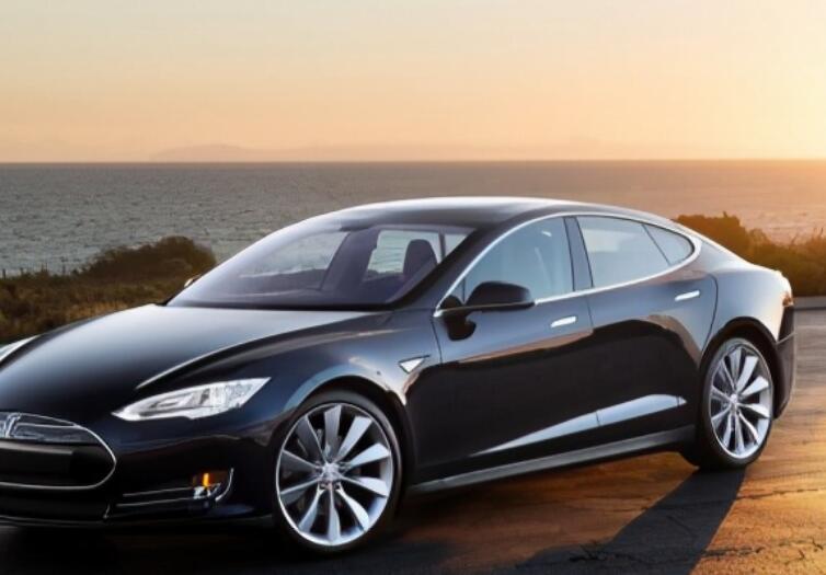 喜欢一辆车的一句说说文案