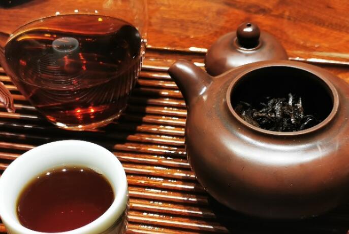 夜晚独自一人喝茶的说说文案