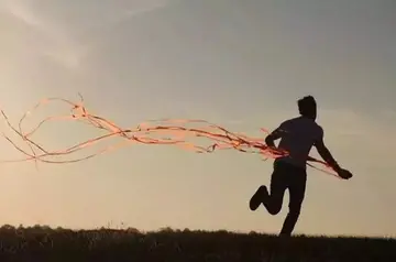 和正能量的人一起的句子文案