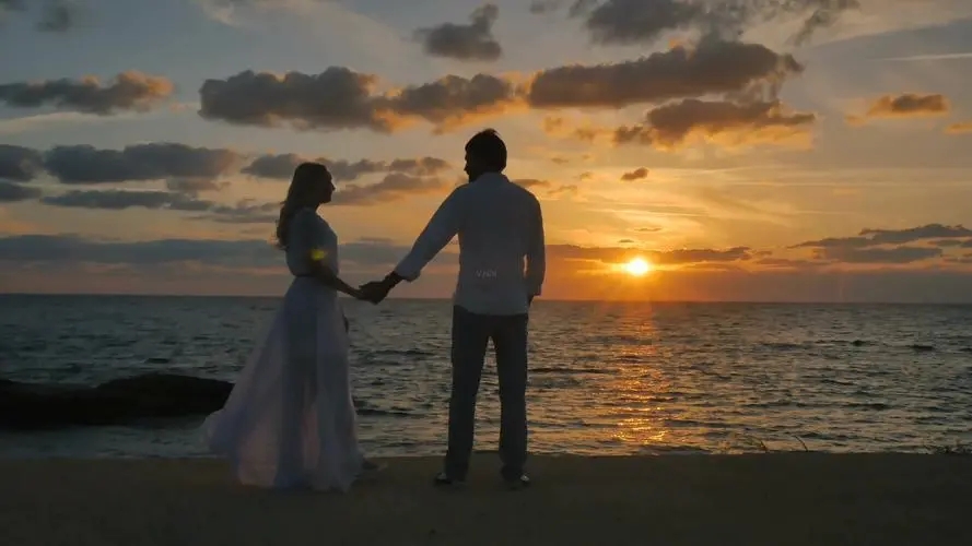 情侣看海的诗句文案唯美