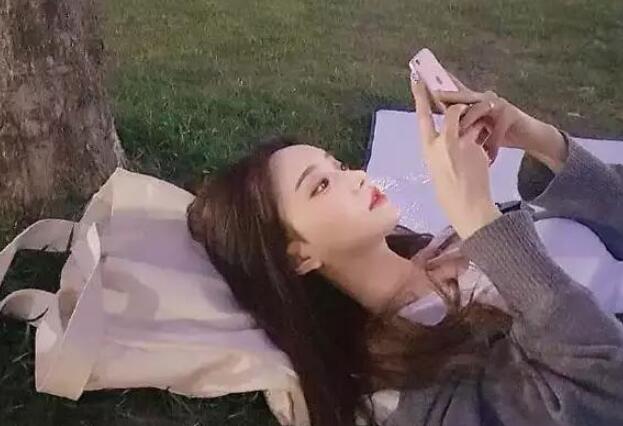 抖音夸美女漂亮的句子文案