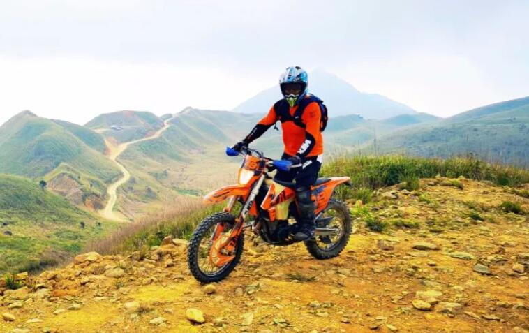 关于丛林摩托车越野文案