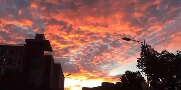 适合黄昏时候发的朋友圈