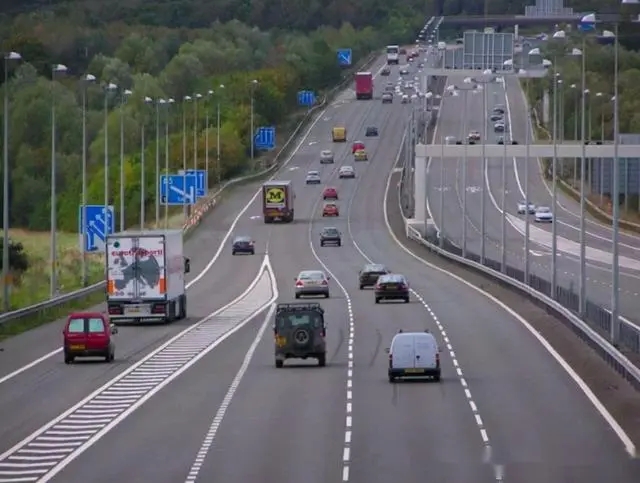 开车跑长途的心情说说文案