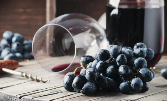 描写喝红酒的句子文案