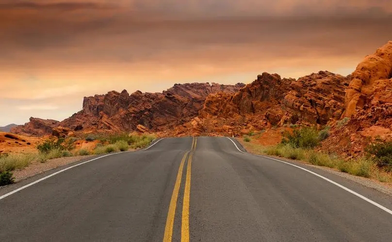 路在脚下的励志句子文案