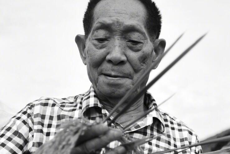 表达无法忘记伟人的说说文案