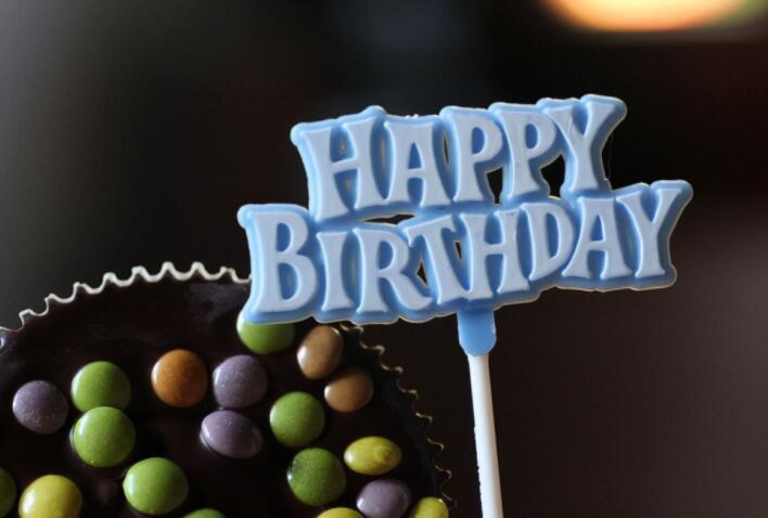 过生日发的文案沙雕