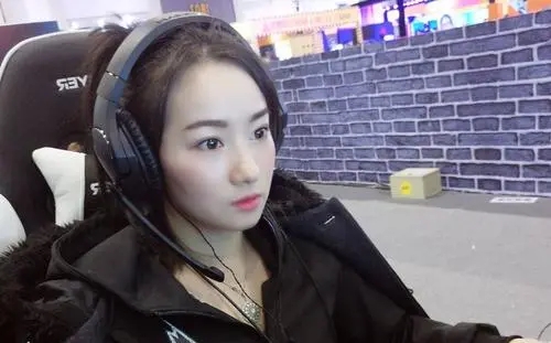 老阿姨皮一下说说文案