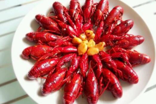 吃龙虾的幽默句子文案