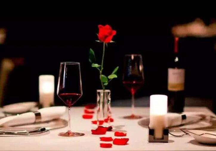 关于红酒的浪漫句子文案