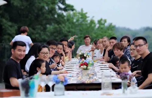 公司聚会简短发朋友圈