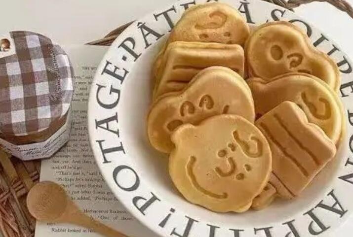 形容同学们干饭的句子文案