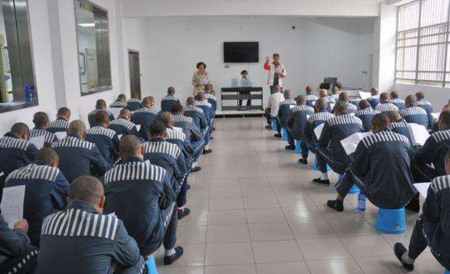 在监狱好好改造的句子文案