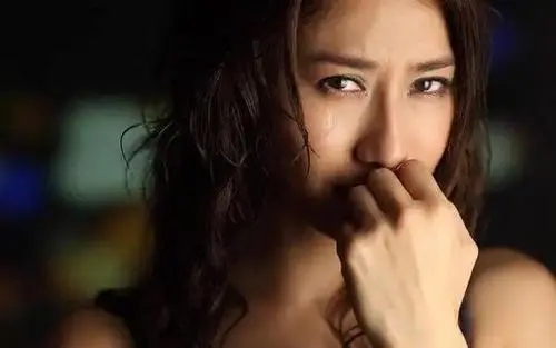 赞美女人哭的句子文案