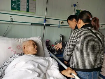 爸爸受伤住院的心情说说文案