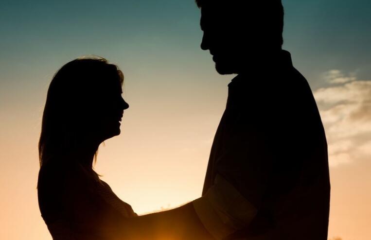 形容世界太小相遇的句子文案