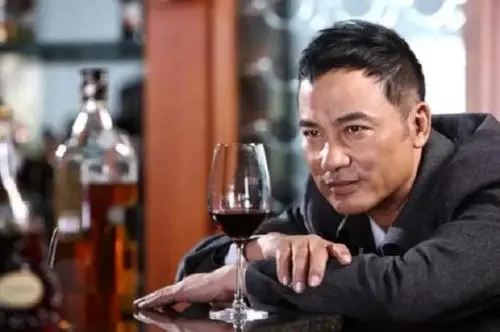 形容男人成熟有魅力的句子文案