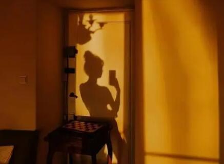 上班无聊发自拍照说说文案