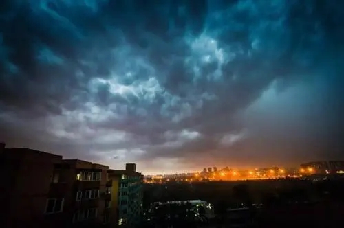 从睡梦中被雷声惊醒的句子文案