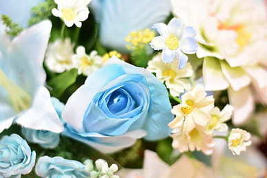 结婚床上洒五谷时说什么 结婚铺床时说的话是什么？