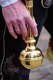 接新娘子打伞的注意事项 结婚用伞有什么讲究 结婚用伞的讲究