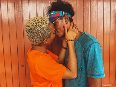 儿子结婚电子请帖发朋友圈范文 儿子结婚怎么发朋友圈邀请函