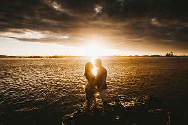 扶新娘进门的人有什么要求吗