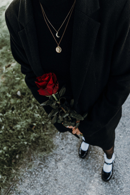 女方买家具是花彩礼钱吗 结婚彩礼钱是来干啥的?